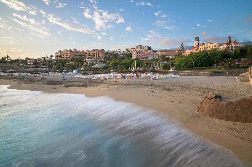 Playa Del Duque-Amazing Views 2 Bedroom Адехе Екстериор снимка