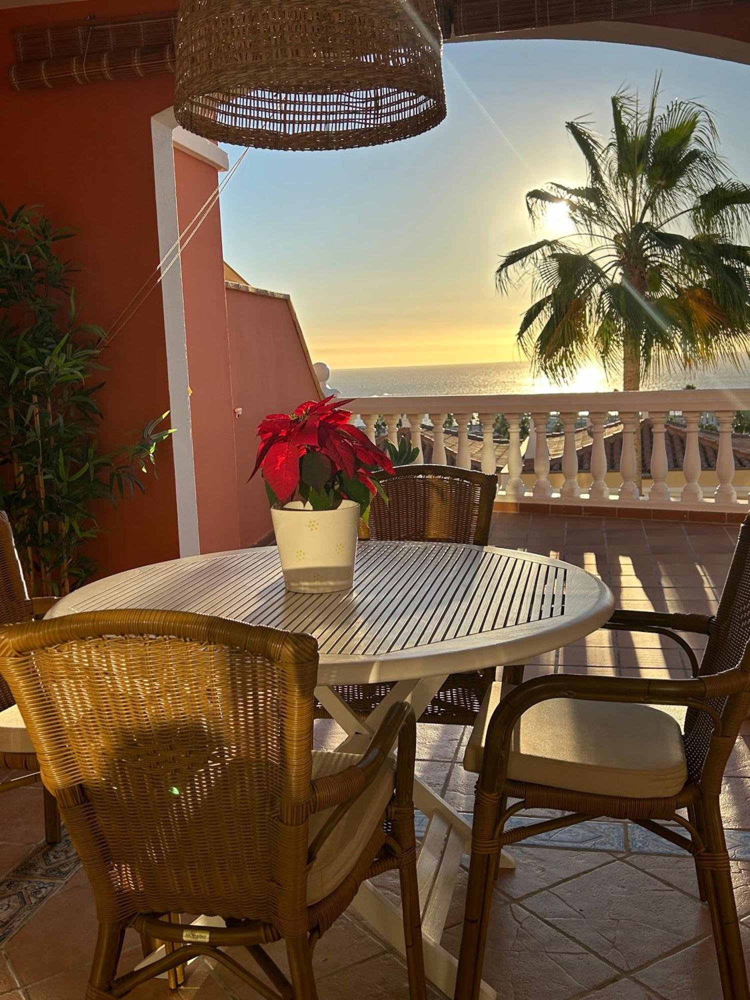 Playa Del Duque-Amazing Views 2 Bedroom Адехе Екстериор снимка