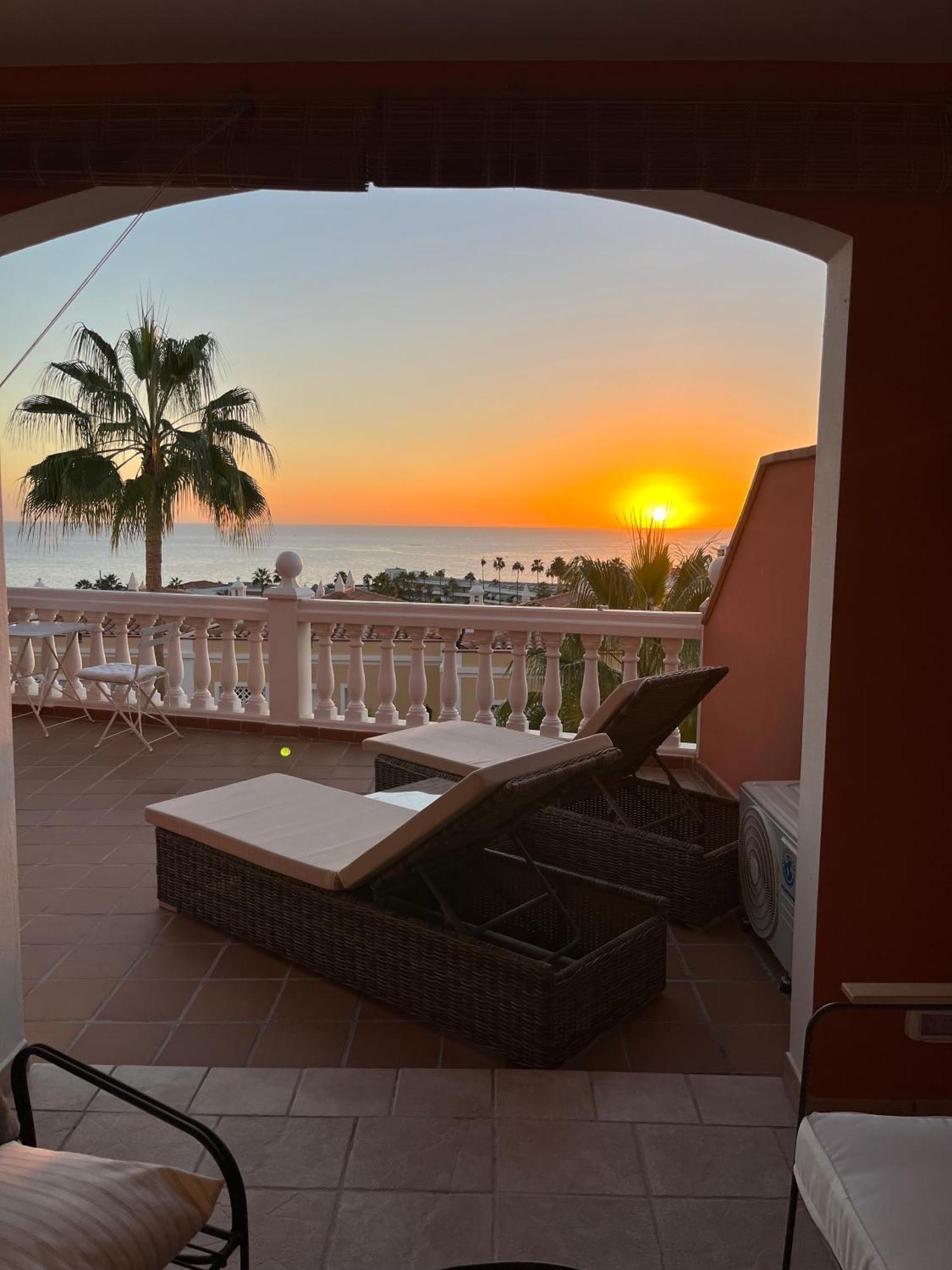 Playa Del Duque-Amazing Views 2 Bedroom Адехе Екстериор снимка
