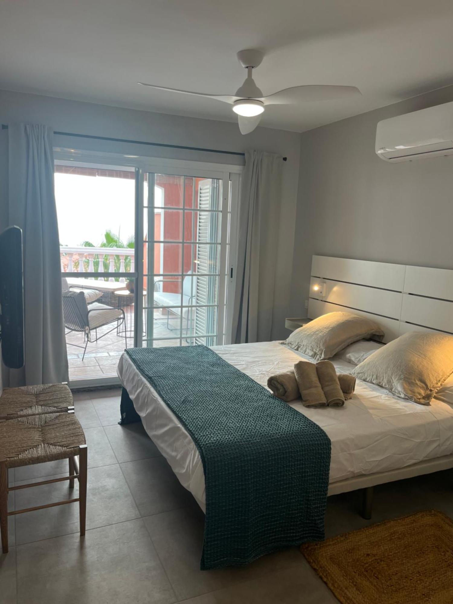 Playa Del Duque-Amazing Views 2 Bedroom Адехе Екстериор снимка