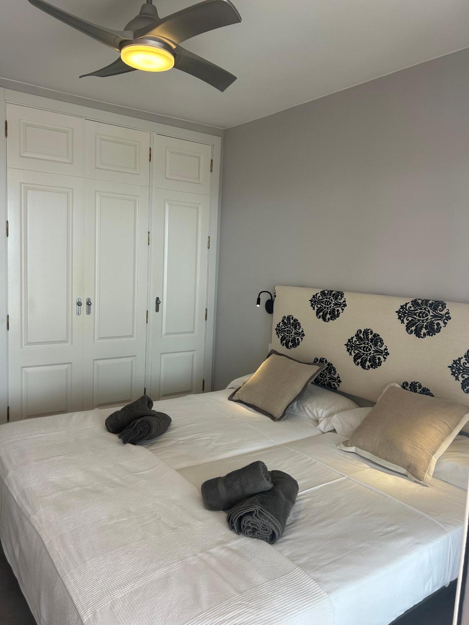 Playa Del Duque-Amazing Views 2 Bedroom Адехе Екстериор снимка